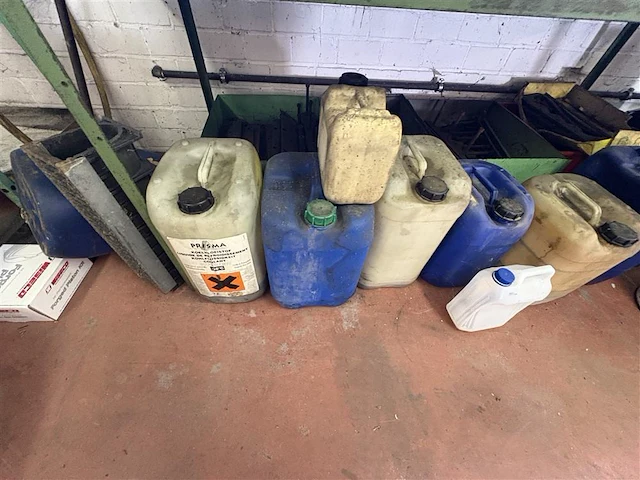 Werkbank met bankschroef, slijpmolen,…. - afbeelding 3 van  12