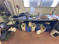 Werkbank met bankschroef, slijpmolen,…. - afbeelding 1 van  12