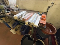 Werkbank met bankschroef, slijpmolen,…. - afbeelding 9 van  12