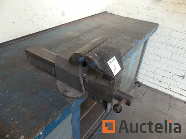 Werkbank met bankschroef - afbeelding 4 van  7