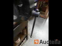 Werkbank met bankschroef - afbeelding 2 van  7