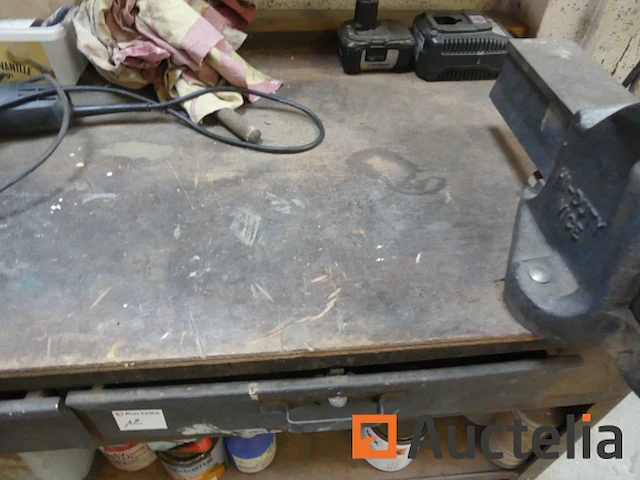 Werkbank met bankschroef - afbeelding 3 van  7