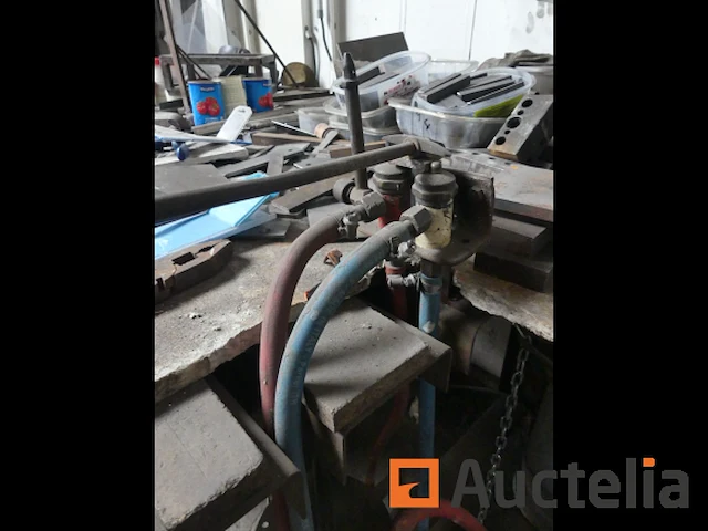 Werkbank met bankschroef - afbeelding 3 van  11