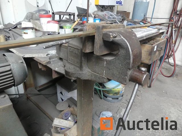 Werkbank met bankschroef - afbeelding 8 van  11
