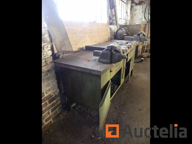 Werkbank met bankschroeven - afbeelding 2 van  7