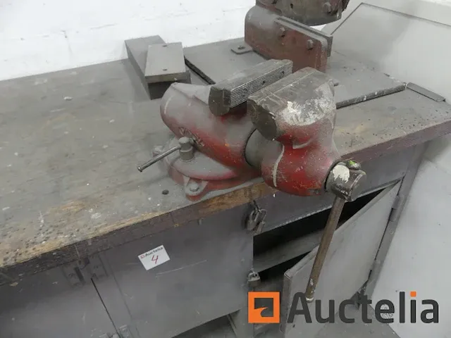 Werkbank met gereedschap - afbeelding 4 van  6