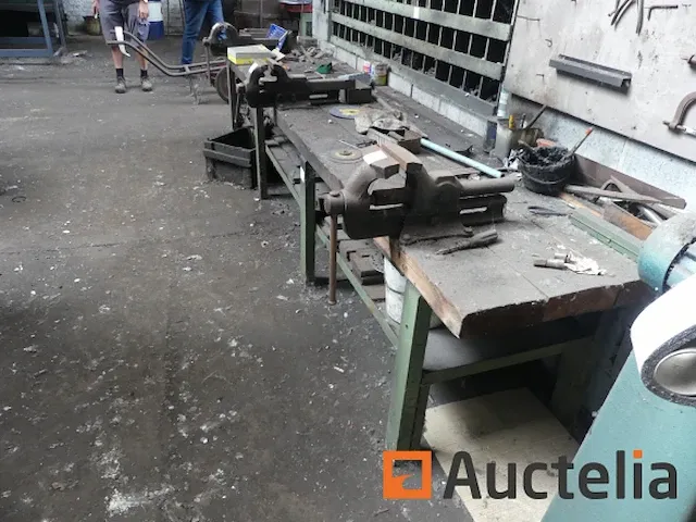 Werkbank met inhoud - afbeelding 3 van  3