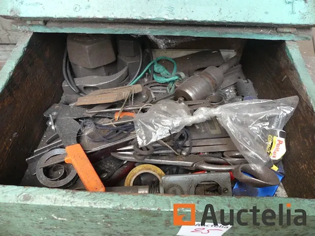 Werkbank met inhoud - afbeelding 1 van  8