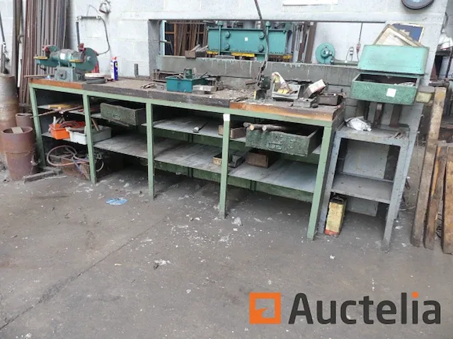 Werkbank met inhoud - afbeelding 6 van  8