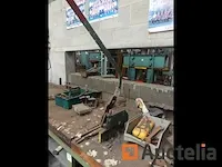Werkbank met inhoud - afbeelding 8 van  8