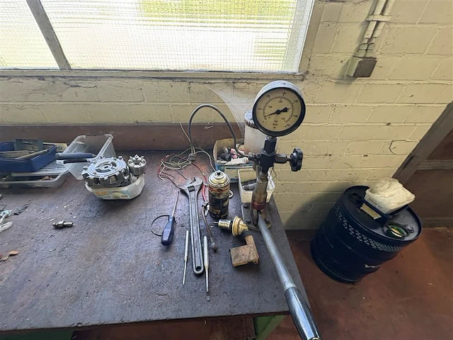 Werkbank met injectortester - afbeelding 2 van  9
