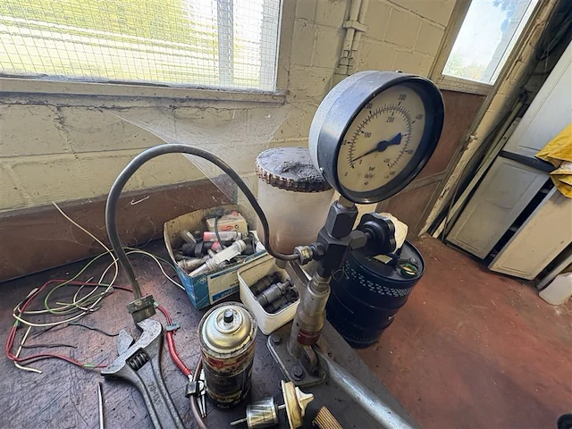 Werkbank met injectortester - afbeelding 4 van  9