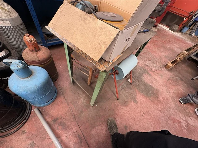 Werkbank met plaatschaar - afbeelding 7 van  7