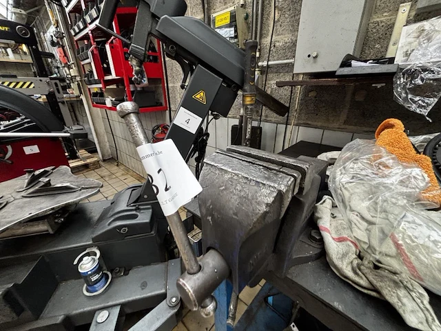 Werkbank vv. bankschroef - afbeelding 2 van  5