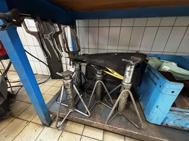 Werkbank vv. bankschroef - afbeelding 4 van  5