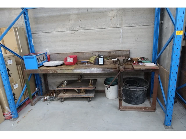 Werkbank + werkmateriaal - afbeelding 1 van  7