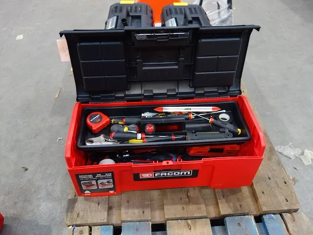 Werkkoffer met werkgereedschap - afbeelding 1 van  4