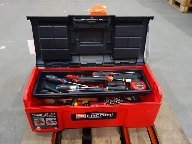 Werkkoffer met werkgereedschap - afbeelding 1 van  4