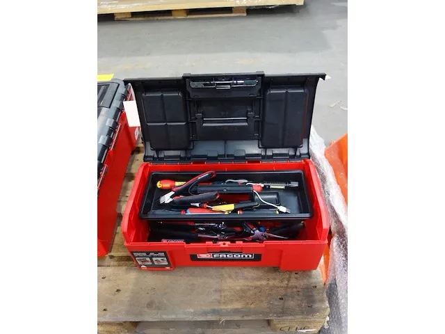 Werkkoffer met werkgereedschap - afbeelding 1 van  4