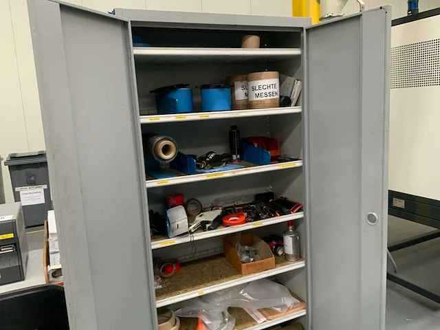 Werkplaats kast met inhoud - afbeelding 1 van  7