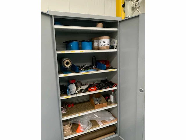 Werkplaats kast met inhoud - afbeelding 2 van  7