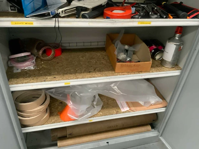 Werkplaats kast met inhoud - afbeelding 3 van  7