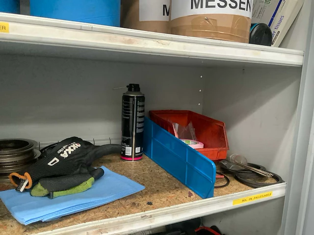 Werkplaats kast met inhoud - afbeelding 5 van  7
