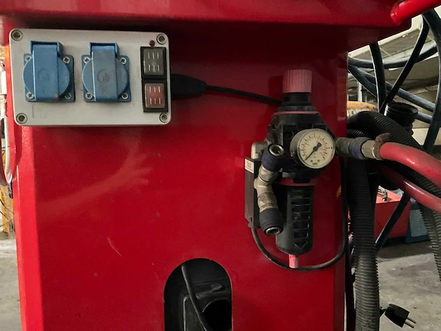 Werkplaatskar met inhoud - afbeelding 3 van  9