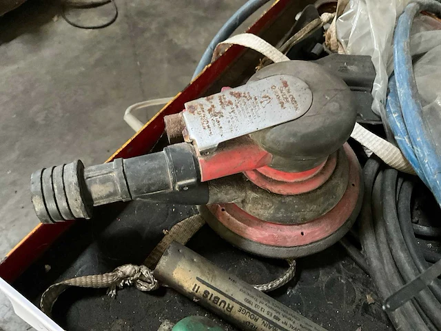 Werkplaatskar met inhoud - afbeelding 7 van  9