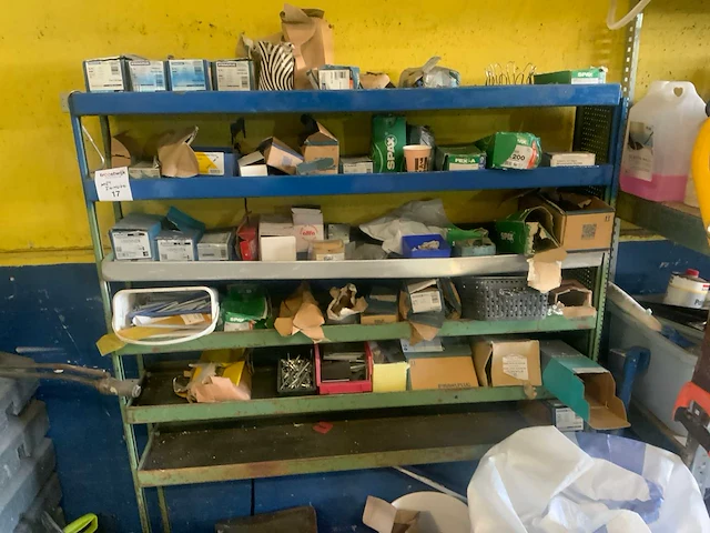 Werkplaatsrek met inhoud - afbeelding 1 van  9