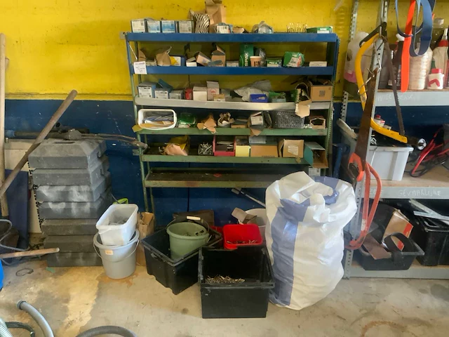 Werkplaatsrek met inhoud - afbeelding 2 van  9