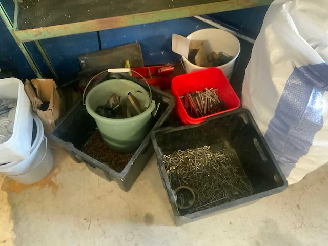 Werkplaatsrek met inhoud - afbeelding 3 van  9