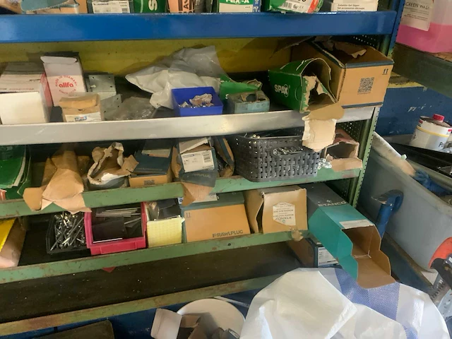Werkplaatsrek met inhoud - afbeelding 5 van  9