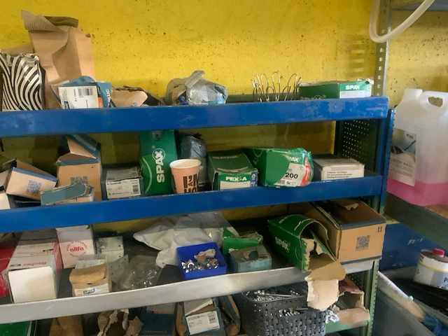 Werkplaatsrek met inhoud - afbeelding 8 van  9