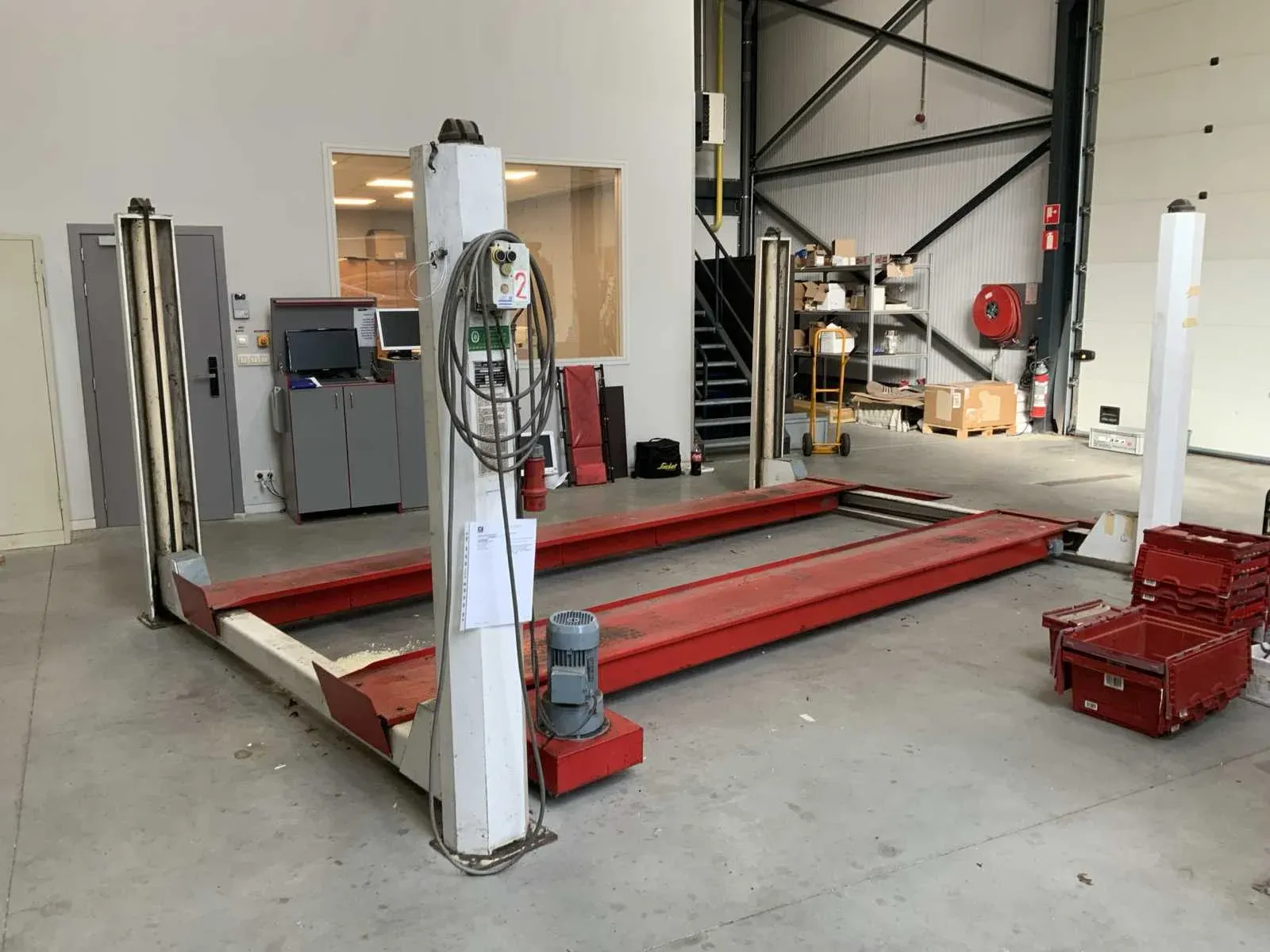 Werkplaatsuitrusting en brandweermaterialen door reorganisatie