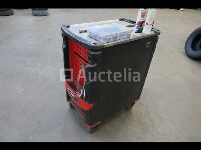 Werkplaatswagen en de inhoud van het gereedschap - afbeelding 5 van  11