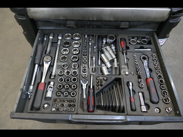 Werkplaatswagen en de inhoud van het gereedschap - afbeelding 8 van  11