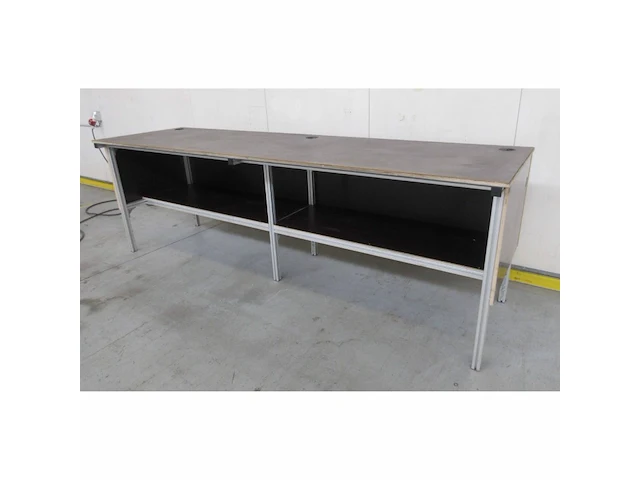 Werktafel 3000x850x990mm hoog - afbeelding 1 van  3