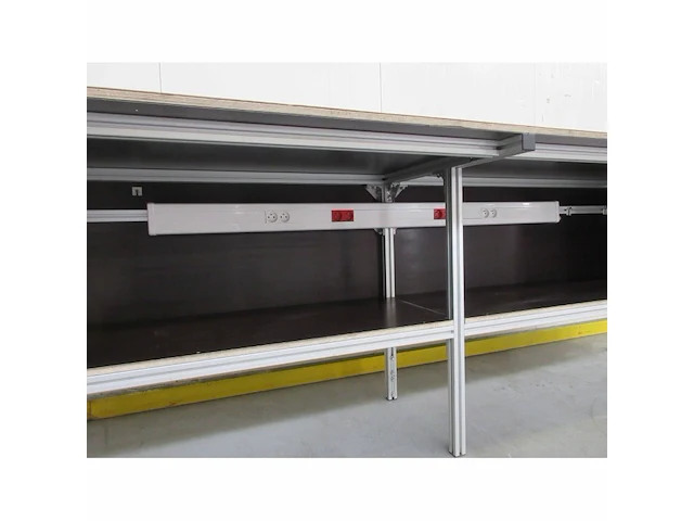 Werktafel 3000x850x990mm hoog - afbeelding 2 van  3