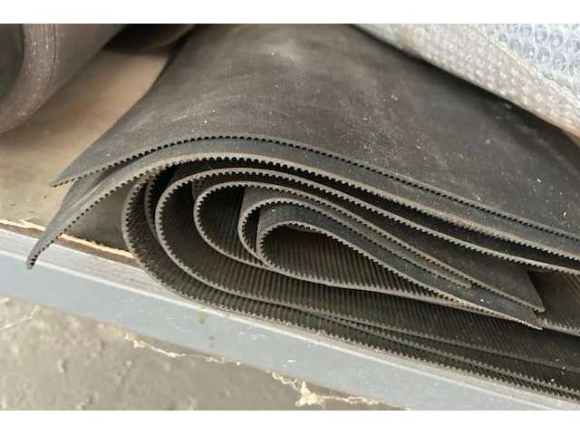 Werktafel, 8 rollen stof - afbeelding 4 van  5