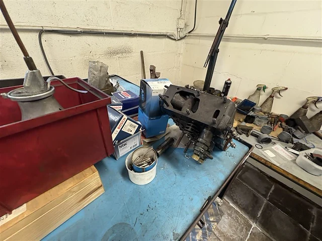 Werktafel en kar - afbeelding 3 van  14