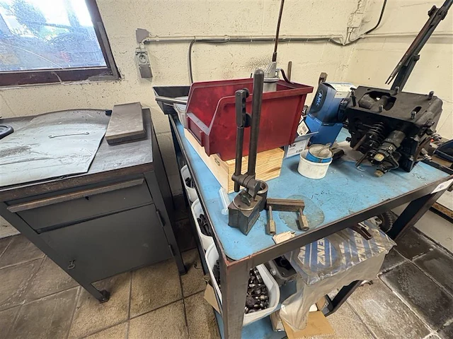 Werktafel en kar - afbeelding 4 van  14