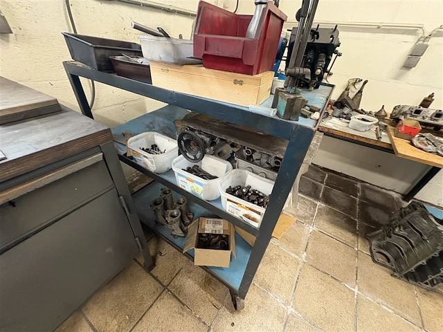 Werktafel en kar - afbeelding 5 van  14