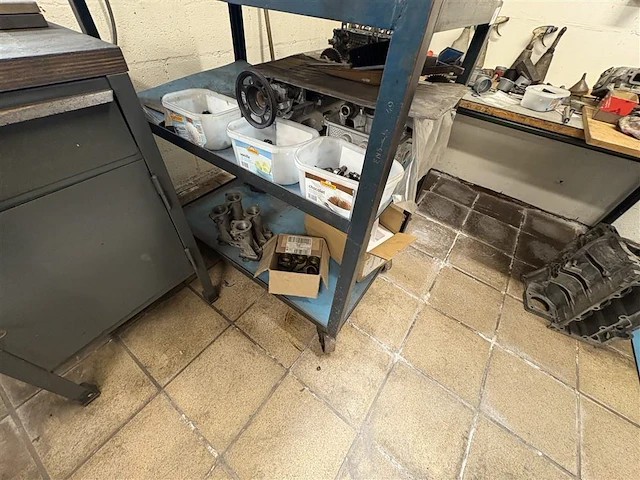 Werktafel en kar - afbeelding 6 van  14