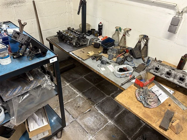 Werktafel en kar - afbeelding 1 van  14