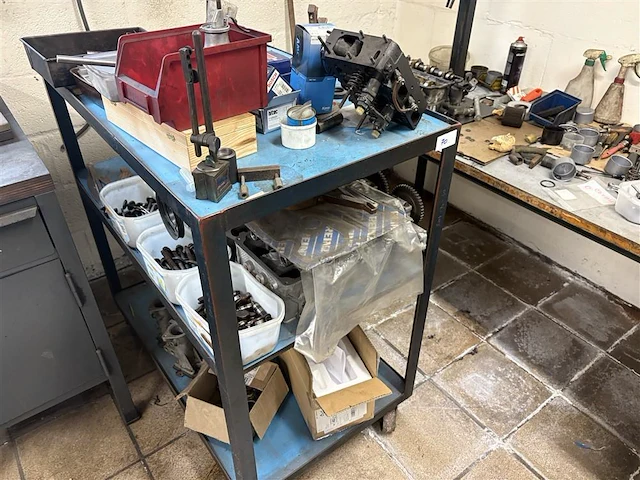 Werktafel en kar - afbeelding 7 van  14