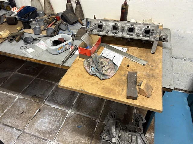 Werktafel en kar - afbeelding 10 van  14