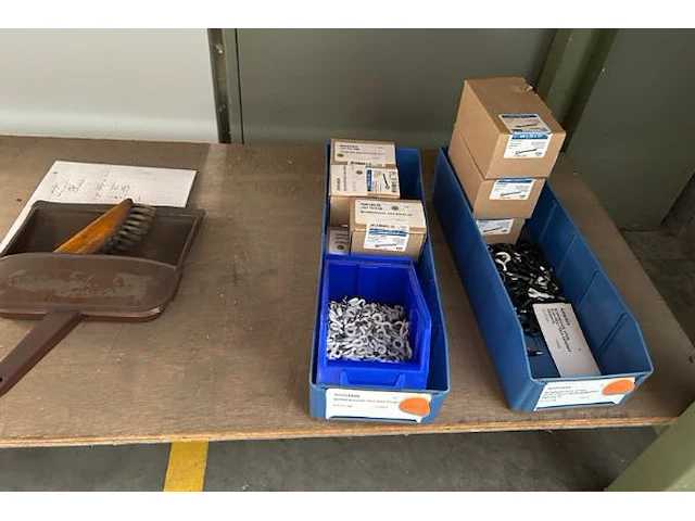 Werktafel met 2 vastzetschroeven, radio - afbeelding 3 van  11