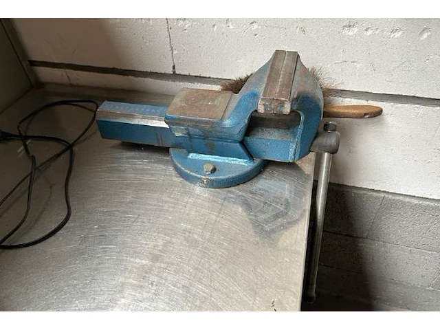 Werktafel met 2 vastzetschroeven, radio - afbeelding 9 van  11