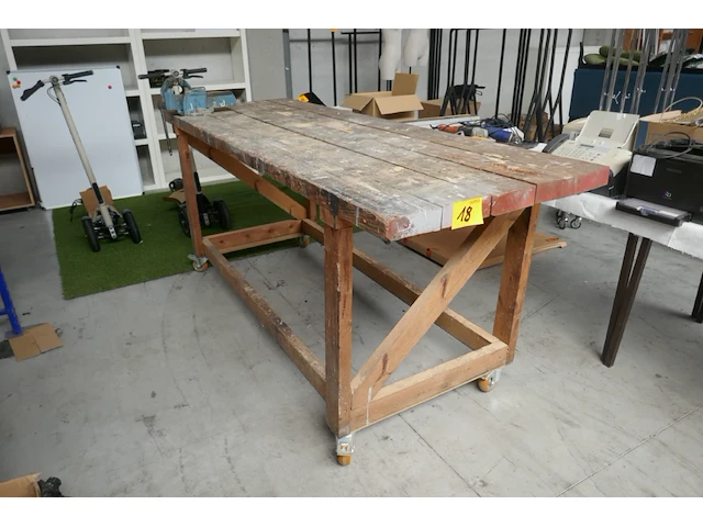 Werktafel met banschroef - afbeelding 1 van  4